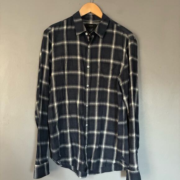 VINCE Navy Plaid Classic Fit Button Down Long Sleeve preppy cotton rayon Size M - Picture 3 of 12